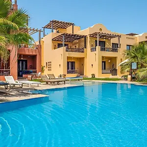 Townhouse With Roof Terrace,balcony And Large Pool Apartment Hurghada