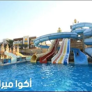 شالية لأربع أفراد اكوا بارك لو ميراج و بسين و مطاعم و شاطئ رملي شقة الغردقة